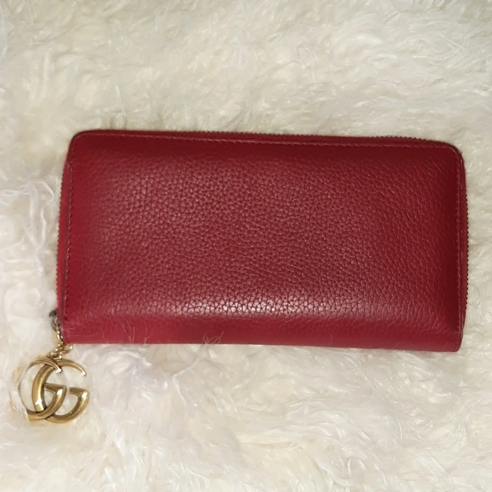 Gucci Red GG Zippy Wallet EUC - Picture 3 of 16